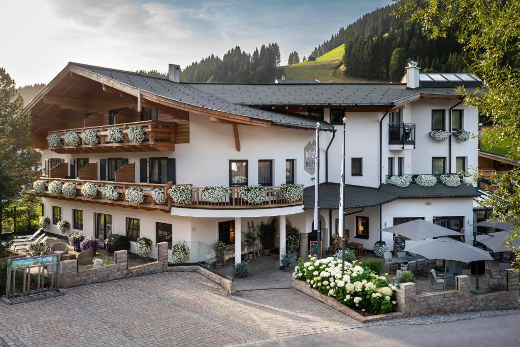 Nespecifikovaný výhled na hory nebo výhled na hory při pohledu z hotelu