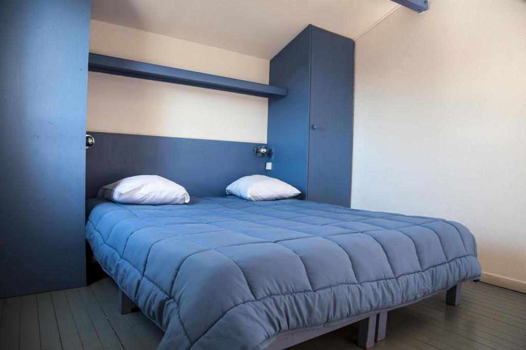 Postel nebo postele na pokoji v ubytování Hôtel Le Leukos