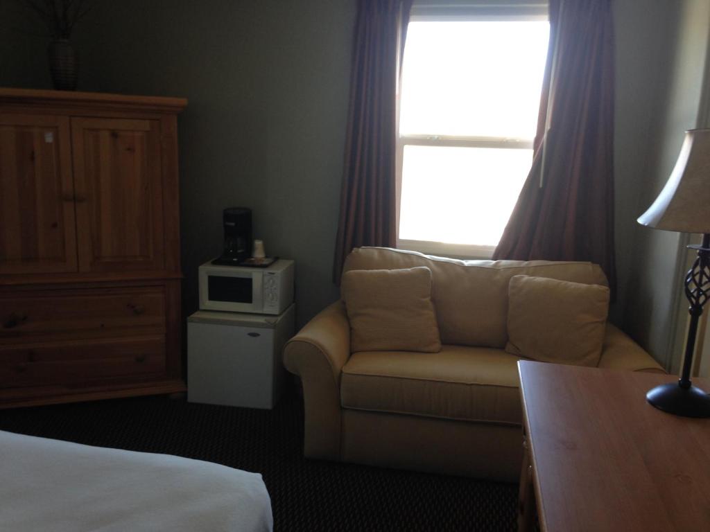 a living room with a couch and a window at Rugged Country Lodge in Pendleton