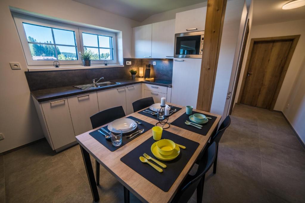 Kuchyň nebo kuchyňský kout v ubytování APARTMÁNY ATHEL KVILDA