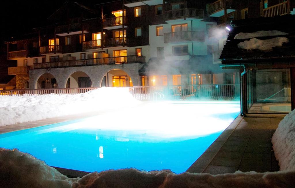 Bazén v ubytovaní "Alpages de Val Cenis"-Skis aux pieds-Spa-Wifi-Garage-Calme! alebo v jeho blízkosti
