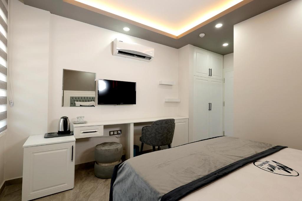 TV a/nebo společenská místnost v ubytování Mira Hotel Antalya