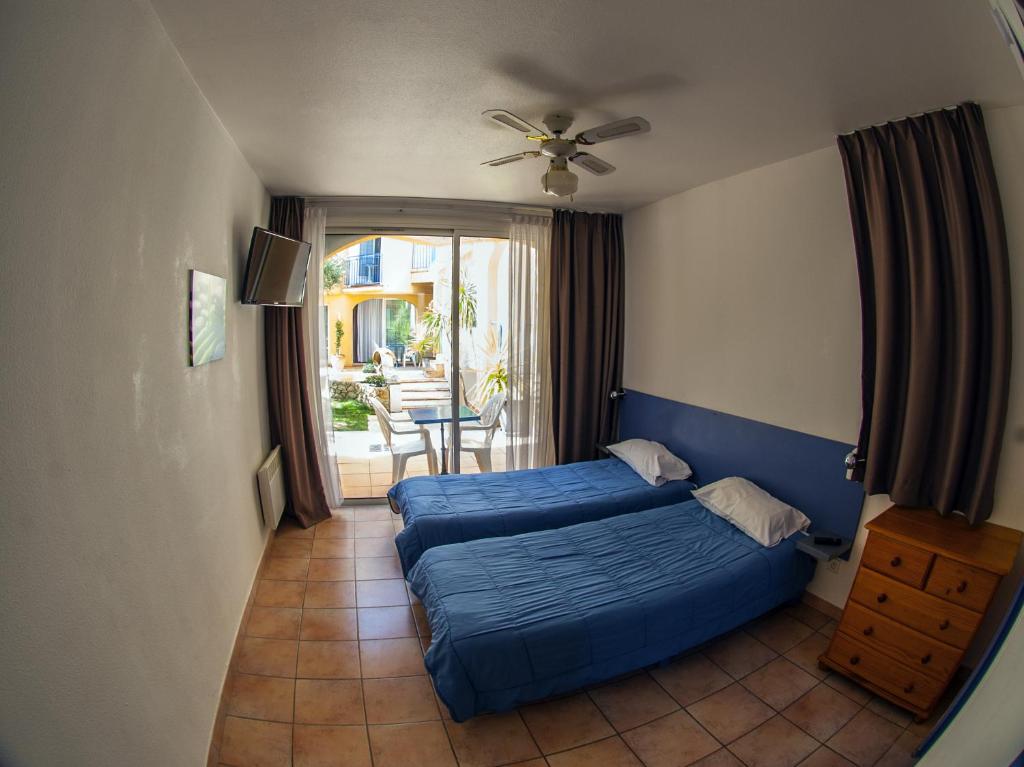Postel nebo postele na pokoji v ubytování Hôtel Le Leukos
