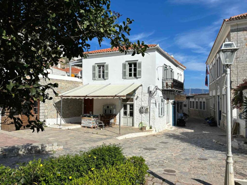 Gallery image of PERIVOLAKIA VIEW in Hydra