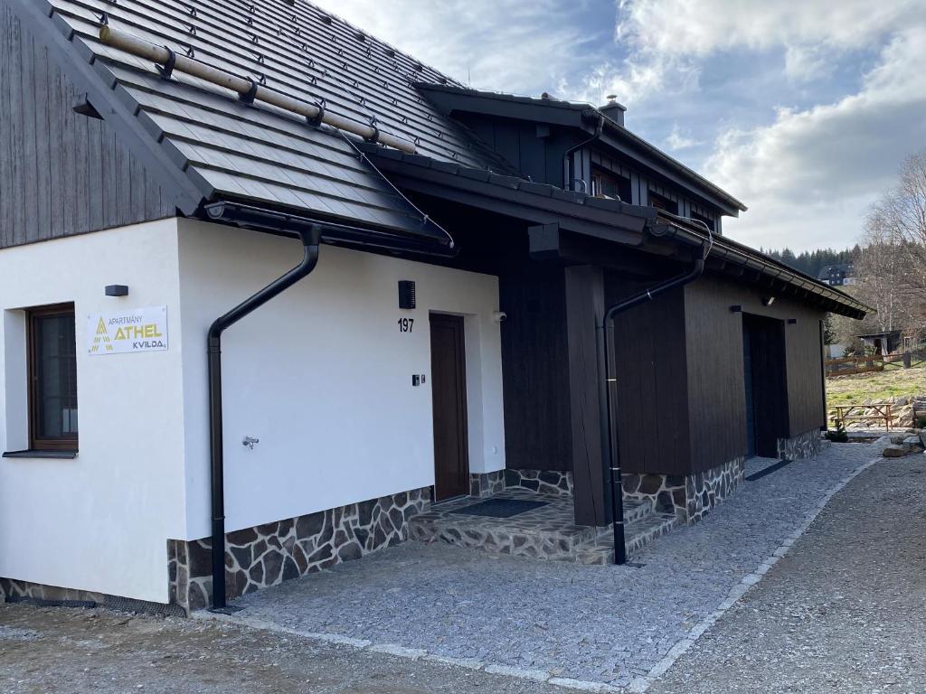 Budova, kde se apartmán nachází