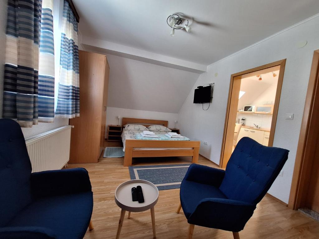 Televízia a/alebo spoločenská miestnosť v ubytovaní Guest House Matej & Mateja