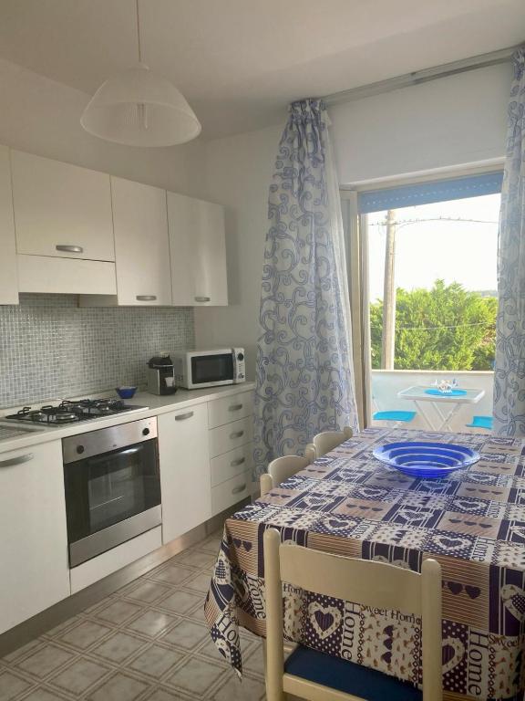 Kuchyň nebo kuchyňský kout v ubytování Dora e Franco Apartment treseiseiseiquattroseicinquezeroottozero
