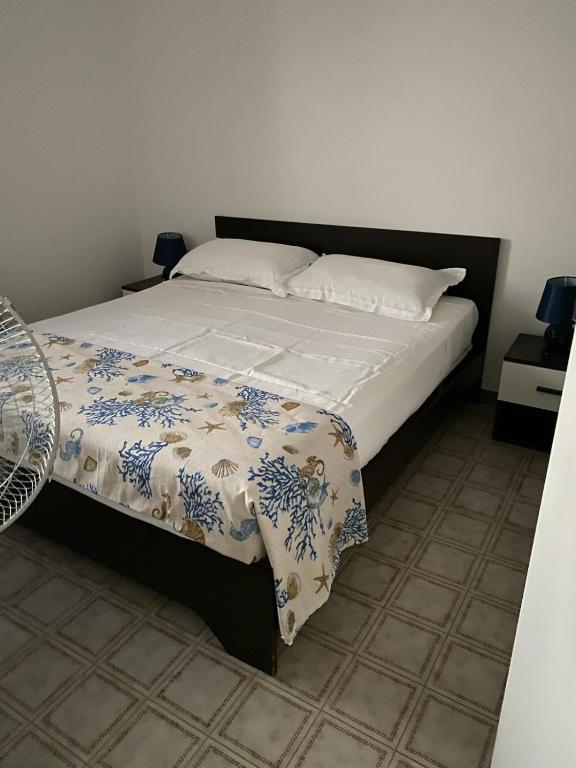 Postel nebo postele na pokoji v ubytování Dora e Franco Apartment treseiseiseiquattroseicinquezeroottozero