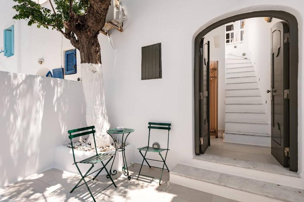 Mykonian Marvel: A Tranquil Oasis in the Old Town!