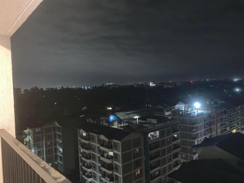 uitzicht op de stad 's nachts bij 1 Bedroom near TRM gate C in Nairobi