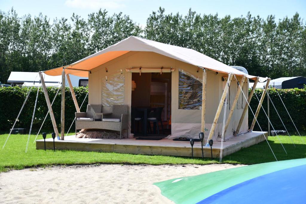 Aed väljaspool majutusasutust Vorbasse camping