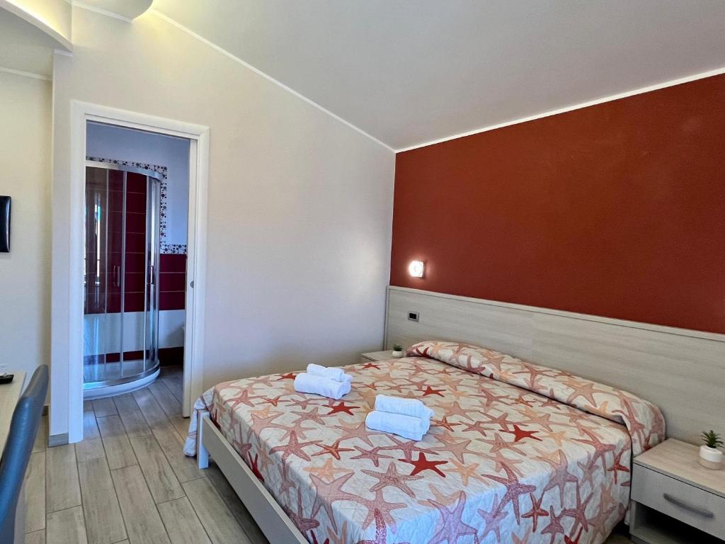a bedroom with a bed with two towels on it at B&B Galatea in Santa Domenica