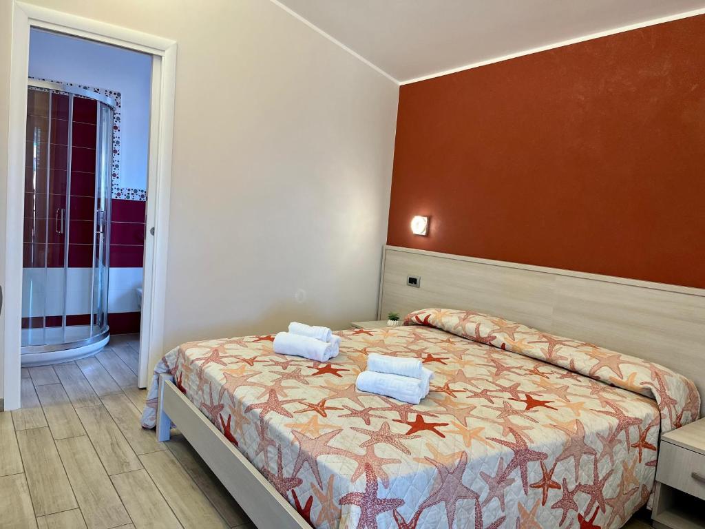 a bedroom with a bed with two towels on it at B&B Galatea in Santa Domenica