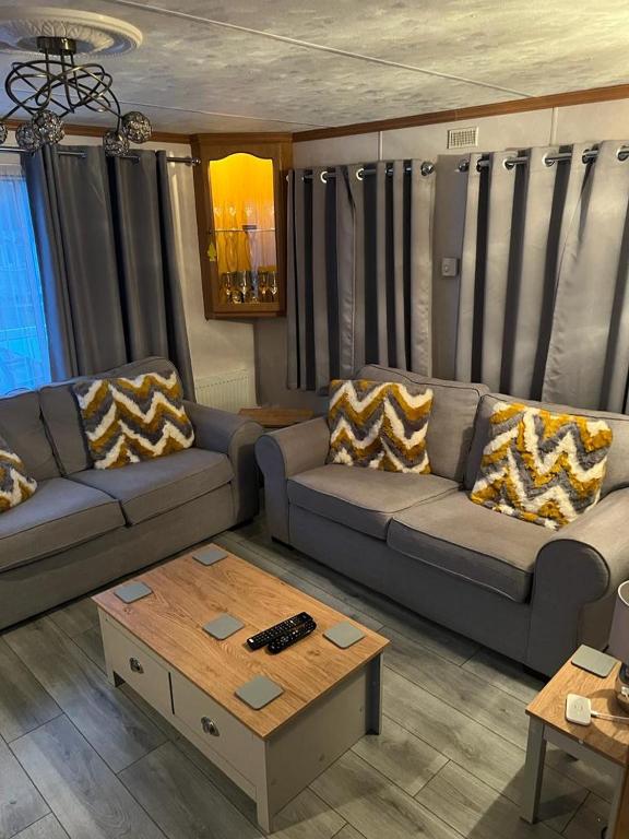 Posezení v ubytování Belfry 6 - Homely Spacious Caravan Seton Sands
