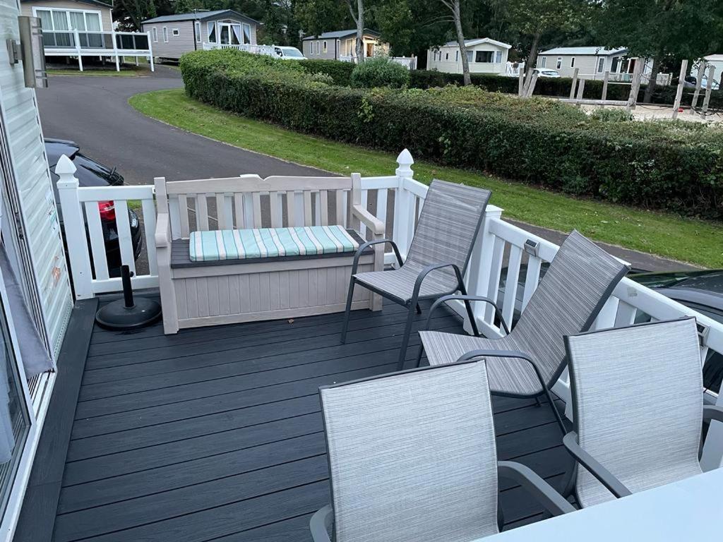 Posezení v ubytování Belfry 6 - Homely Spacious Caravan Seton Sands