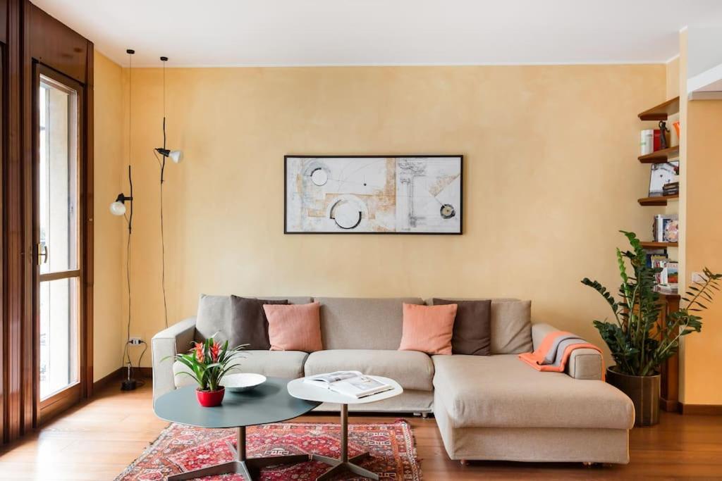 Elegant and Roomy Central Apartment