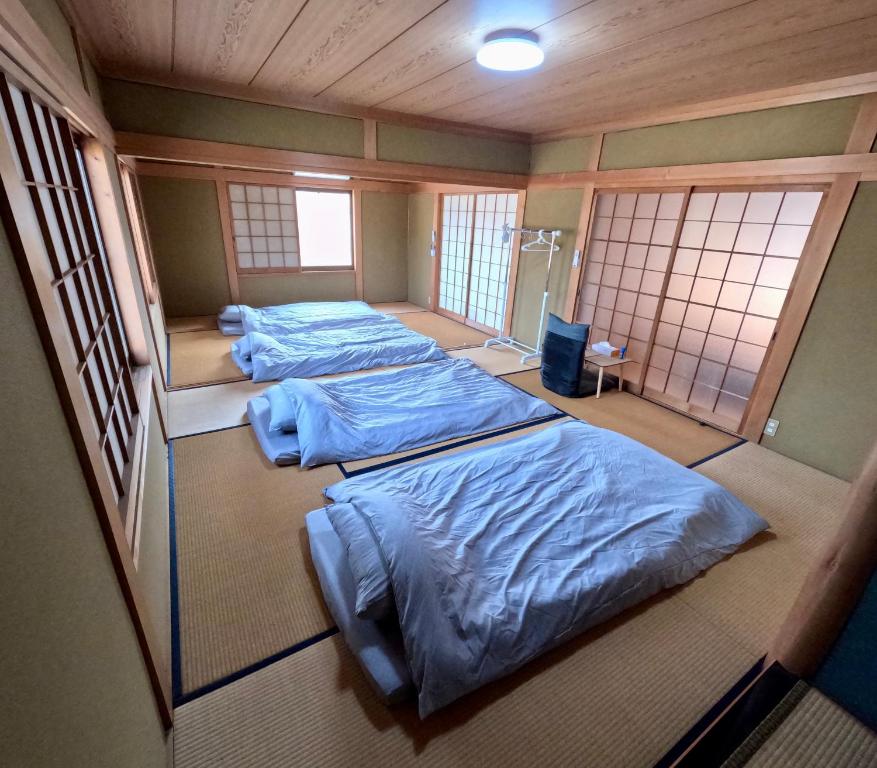 Postel nebo postele na pokoji v ubytování Guesthouse NAMAZU