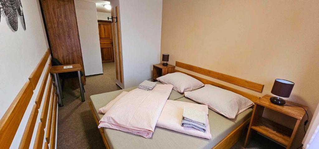 Postel nebo postele na pokoji v ubytování Penzion u Marešů