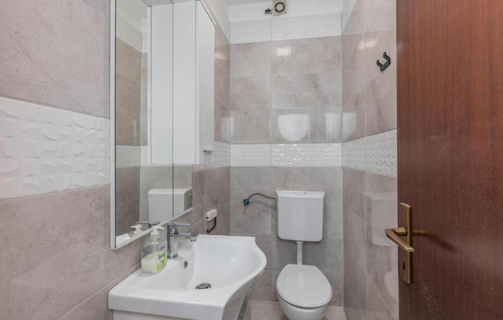 Kúpeľňa v ubytovaní Nice Apartment In Rijeka