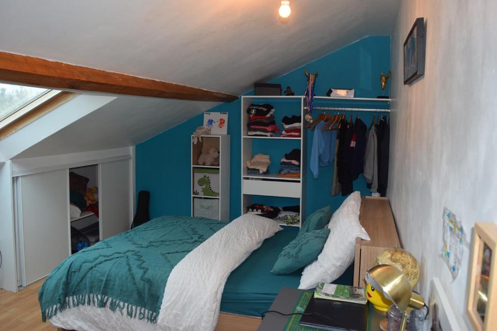 Ένα ή περισσότερα κρεβάτια σε δωμάτιο στο Location24hLemans