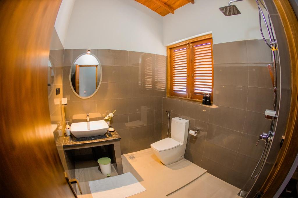 Koupelna v ubytování Golden Shower Inn