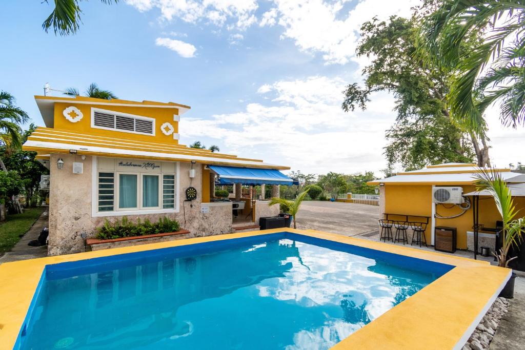 Bazén v ubytování Casamares Private Room Arena with Pool and Barbecue 5 min to Boqueron and Beaches nebo v jeho okolí