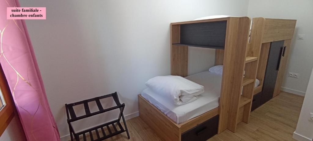 Postel nebo postele na pokoji v ubytování Hôtel Le Clos Badan