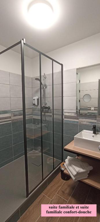 Koupelna v ubytování Hôtel Le Clos Badan