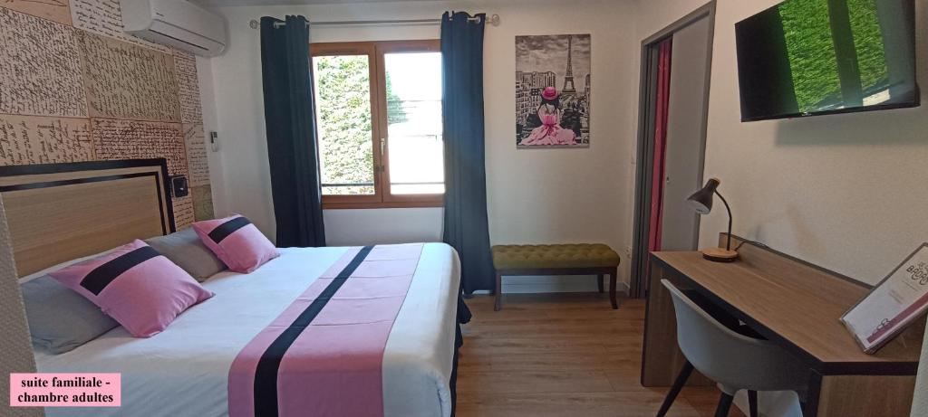 A bed or beds in a room at Hôtel Le Clos Badan