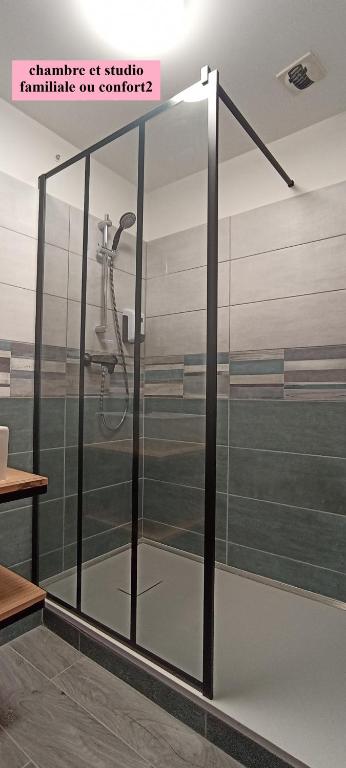 Koupelna v ubytování Hôtel Le Clos Badan