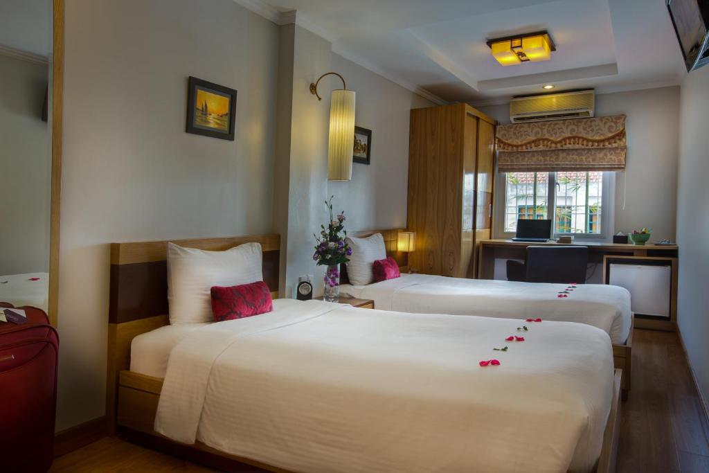 Postel nebo postele na pokoji v ubytování Eliana Ruby Hotel & Travel