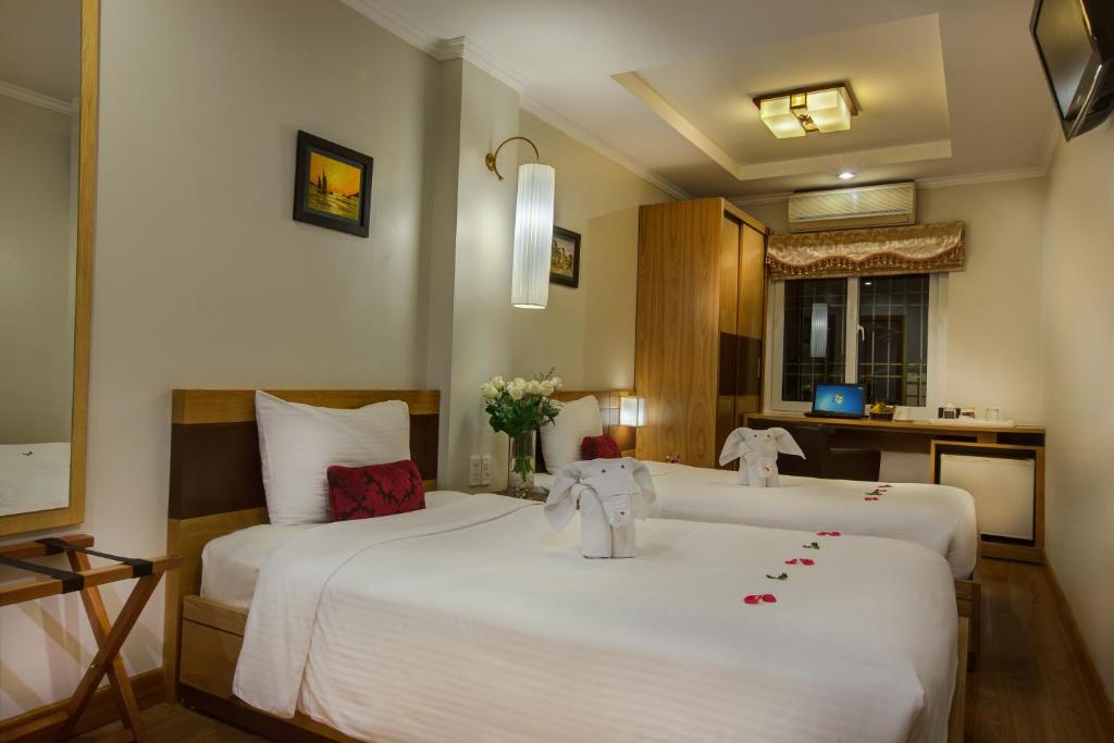 TV a/nebo společenská místnost v ubytování Eliana Ruby Hotel & Travel