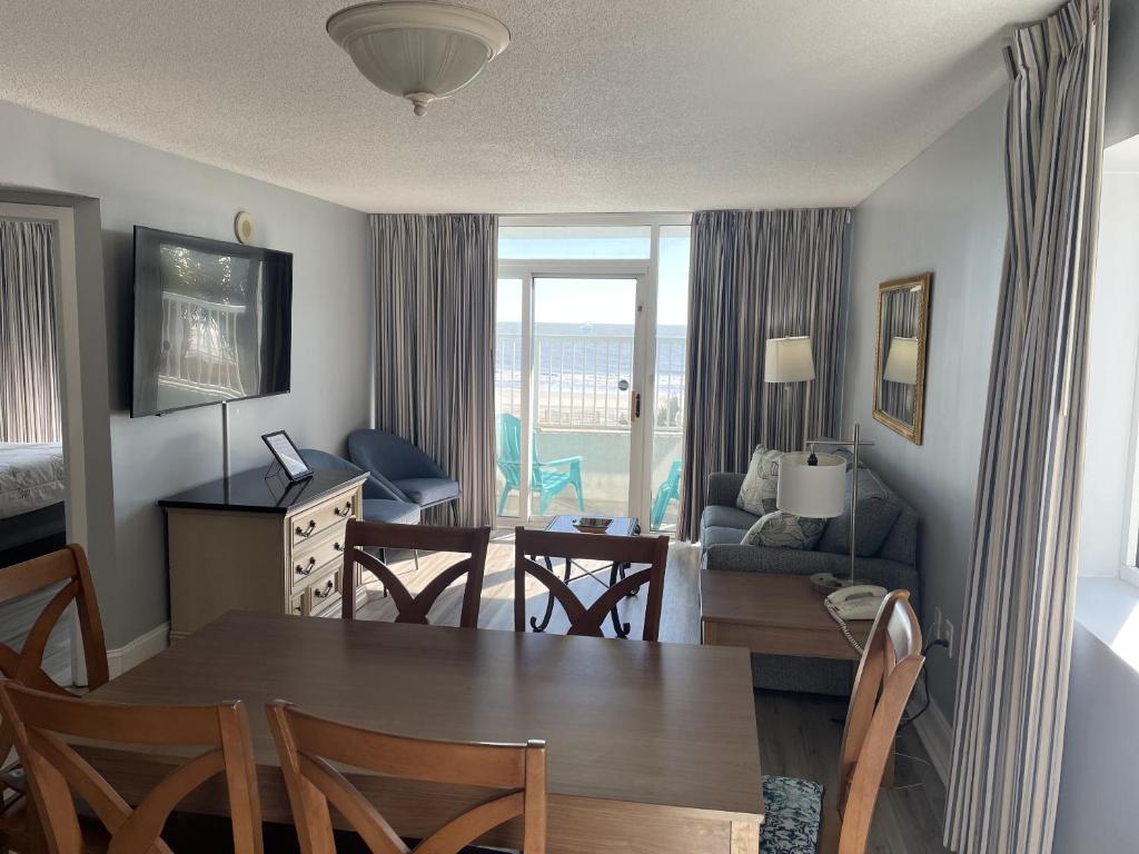 Camelot By The Sea - Blue C - Three-Bedroom Apartment