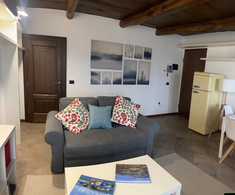 a living room with a couch and a table at Casa Campiglia in Nebbiuno