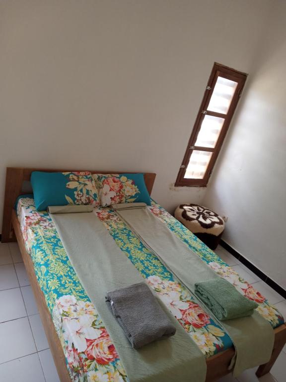 a bed in a room with a window at Beach and sunset villa in Mboro