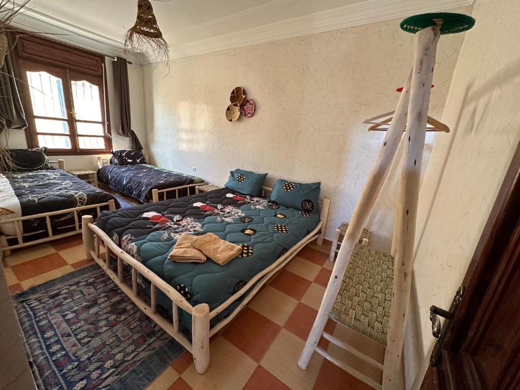 Letto o letti in una camera di DAR SANAE SURF