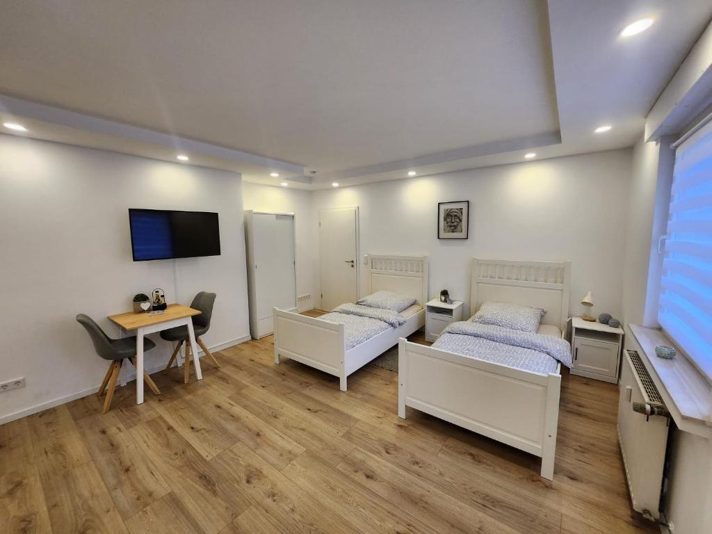 TV a/nebo společenská místnost v ubytování Burgstadt Appartment -Ferienwohnung Altena - Breitenhagen