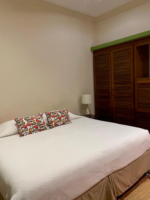 Hotel 1915 INN & SUITESにあるベッド