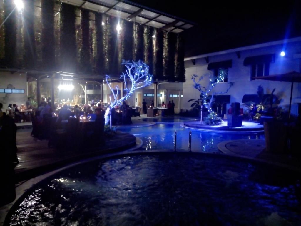 Bazén v ubytování Patra Bandung Hotel nebo v jeho okolí