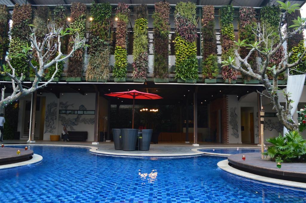 Bazén v ubytování Patra Bandung Hotel nebo v jeho okolí