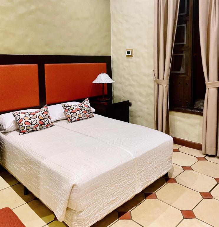 Hotel 1915 INN & SUITESにあるベッド
