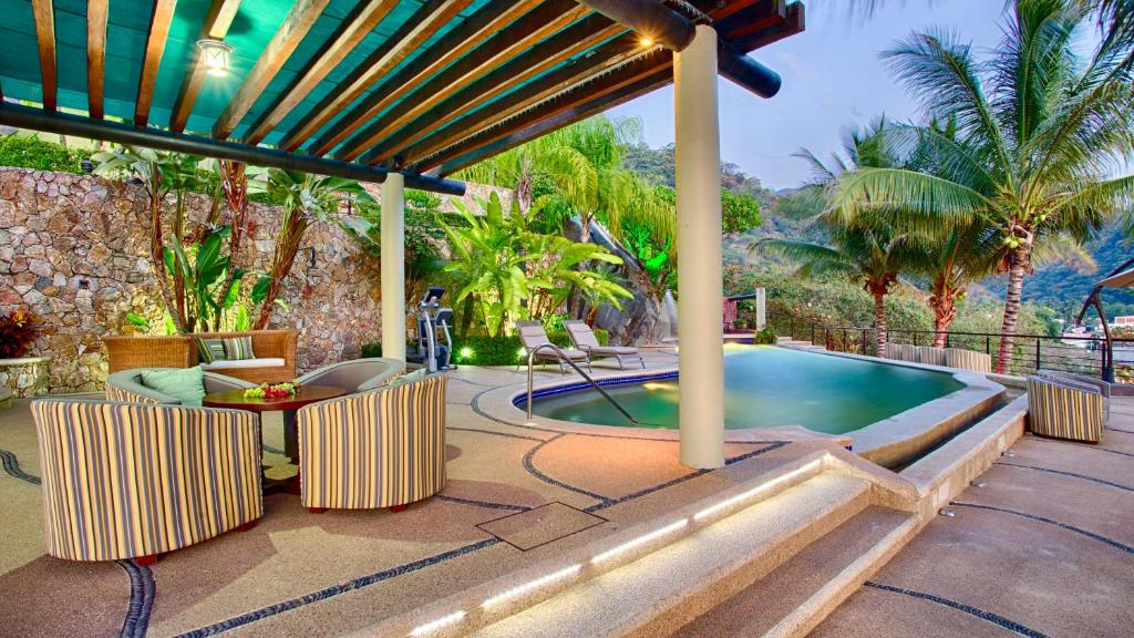 Bazén v ubytování South Shore Villa Armonia Luxury Boutique nebo v jeho okolí