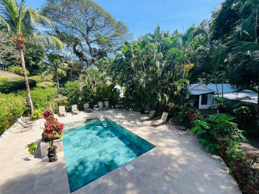 an overhead view of a swimming pool in a backyard at Villas Majolana in Herradura