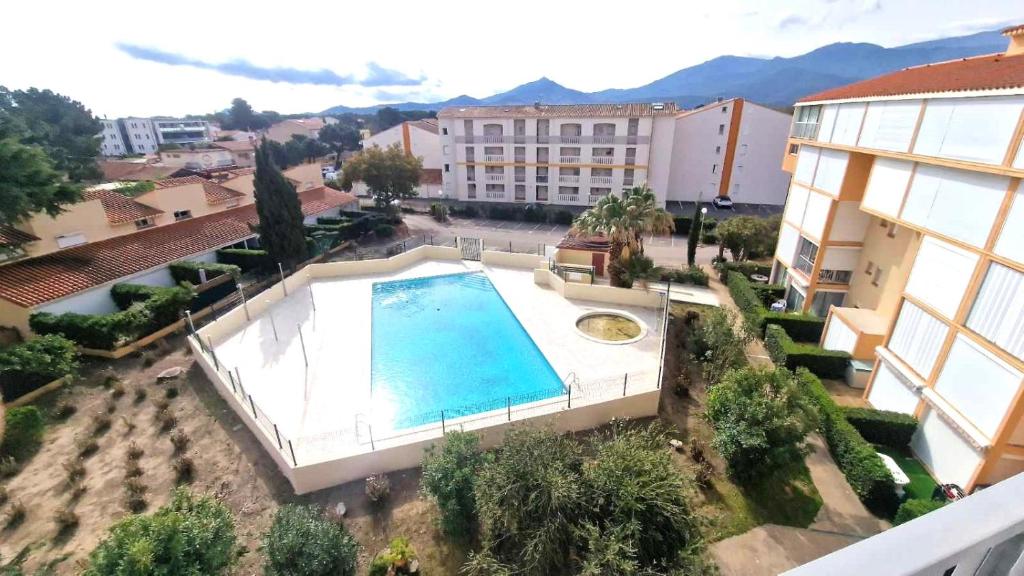 Bazén v ubytovaní Appartement T2 Argelès plage alebo v jeho blízkosti