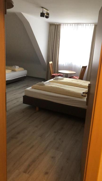 Postel nebo postele na pokoji v ubytování Gasthaus Hotel Löffelschmiede
