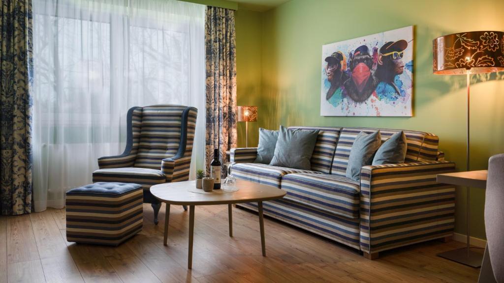 a living room with a couch and a chair at HomeSweetHome Wedel in Wedel