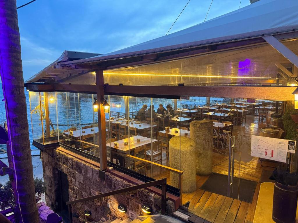Restaurace v ubytování Bab El Mina guest house Byblos