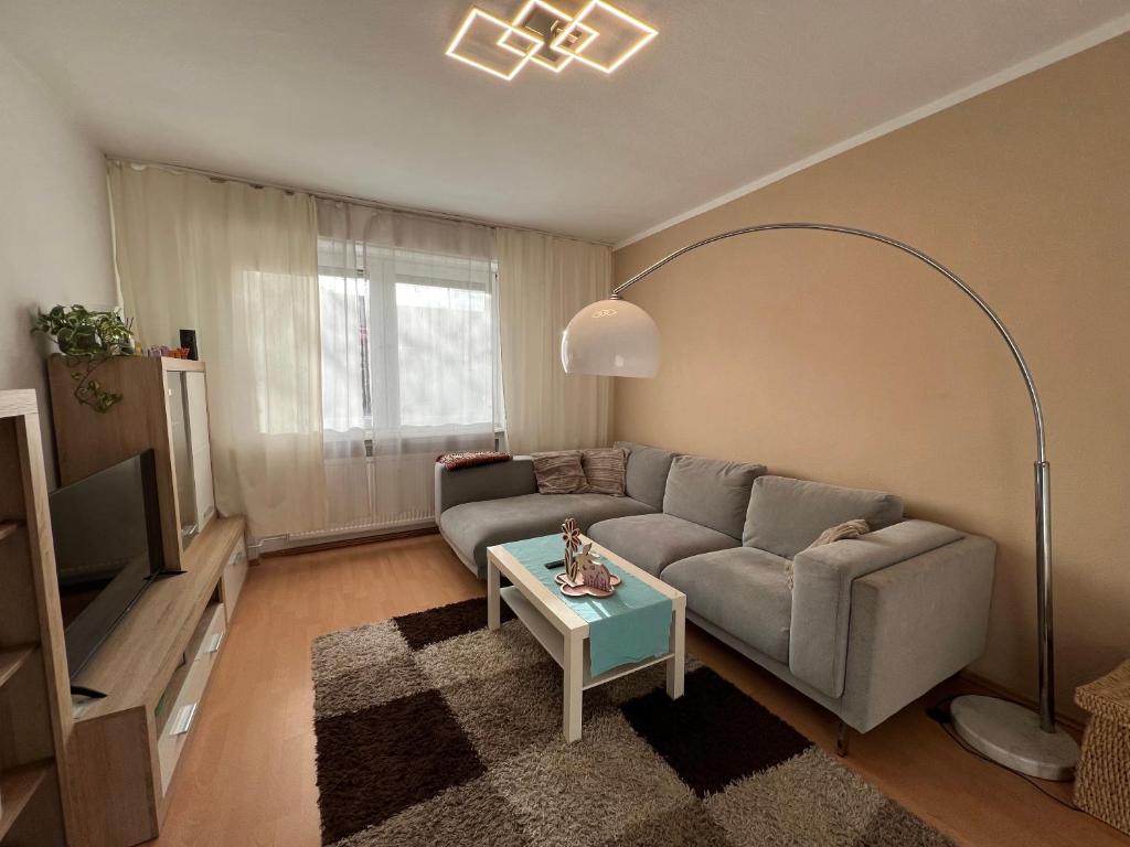 Gemütlich eingerichtete 2-Zimmer Wohnung in Duisburg Meiderich - Housity