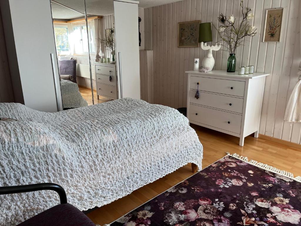 Postel nebo postele na pokoji v ubytování Bonis 2,5 Zimmer Ferienwohnung