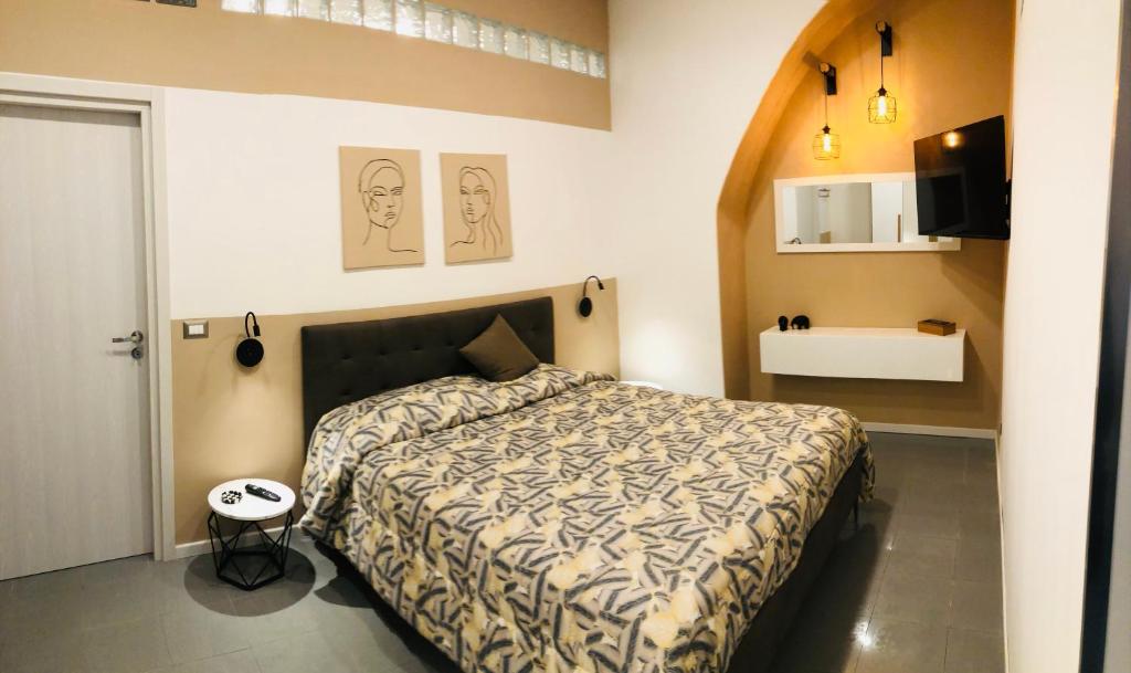 a bedroom with a large bed in a room at Casa F. I. in Roccalumera